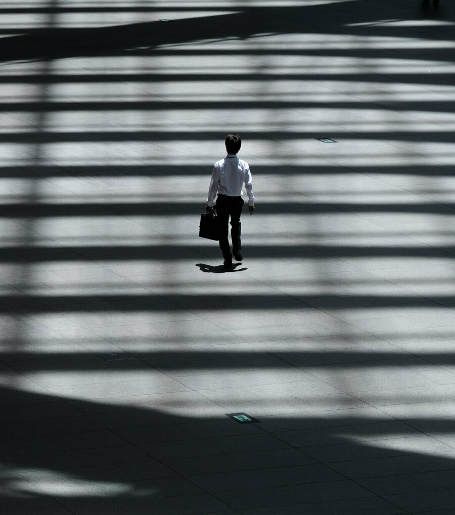Ryoji iwata s N3235md5 BY unsplash